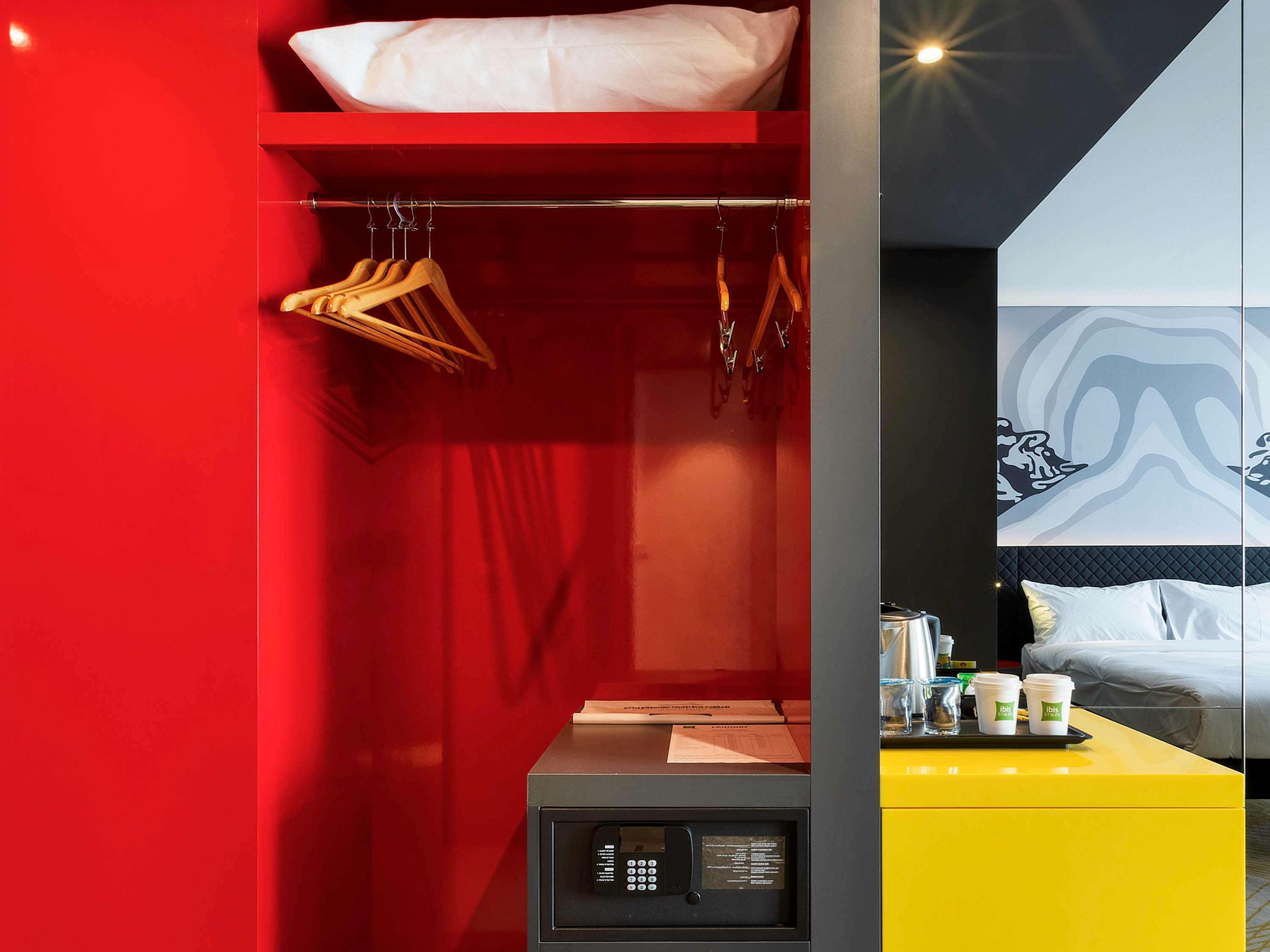 Ibis Styles Istanbul Merter ภายนอก รูปภาพ A room at the hotel