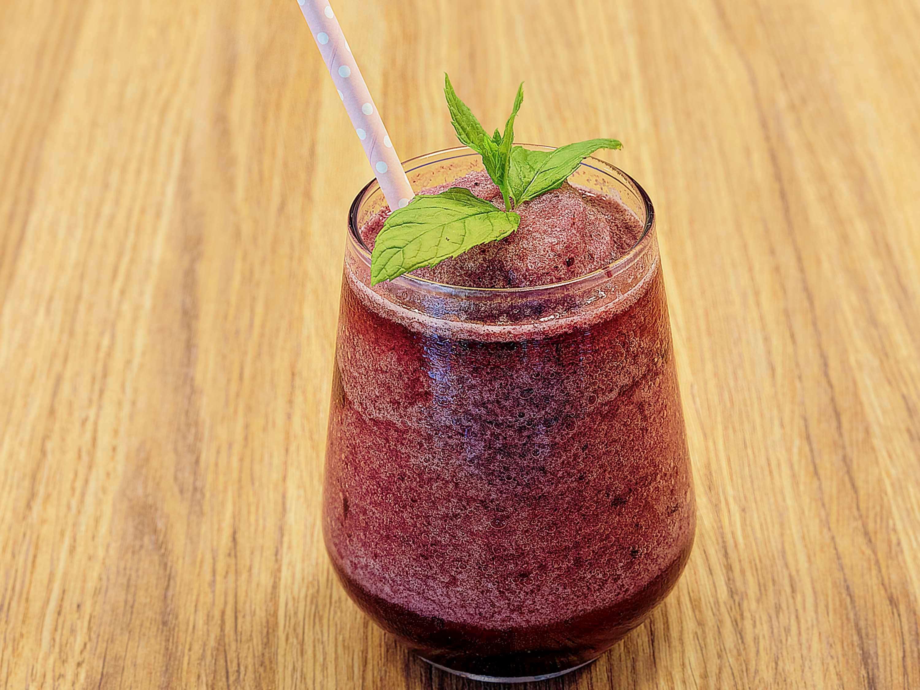 Ibis Styles Istanbul Merter ภายนอก รูปภาพ A blueberry smoothie