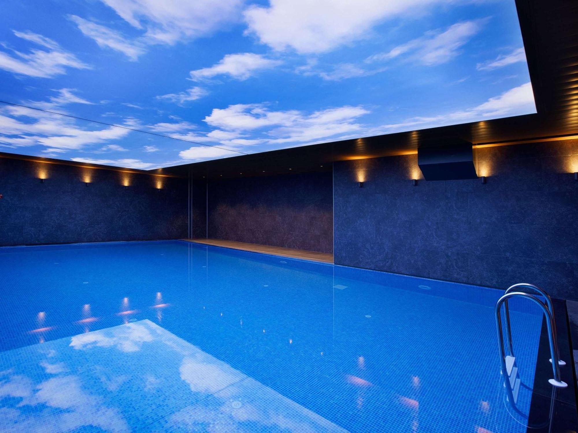 Ibis Styles Istanbul Merter ภายนอก รูปภาพ The swimming pool at the hotel