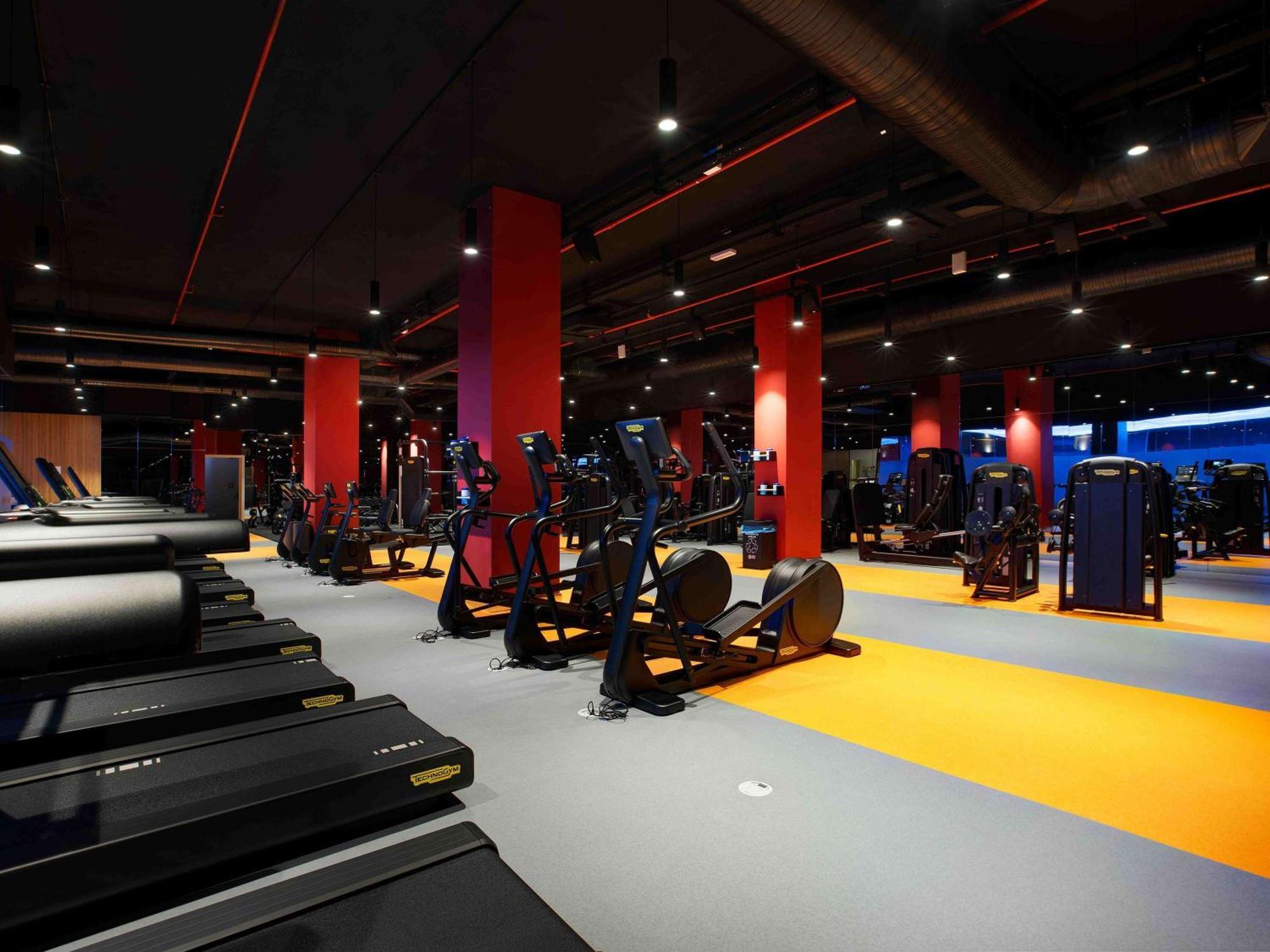 Ibis Styles Istanbul Merter ภายนอก รูปภาพ The gym at the hotel